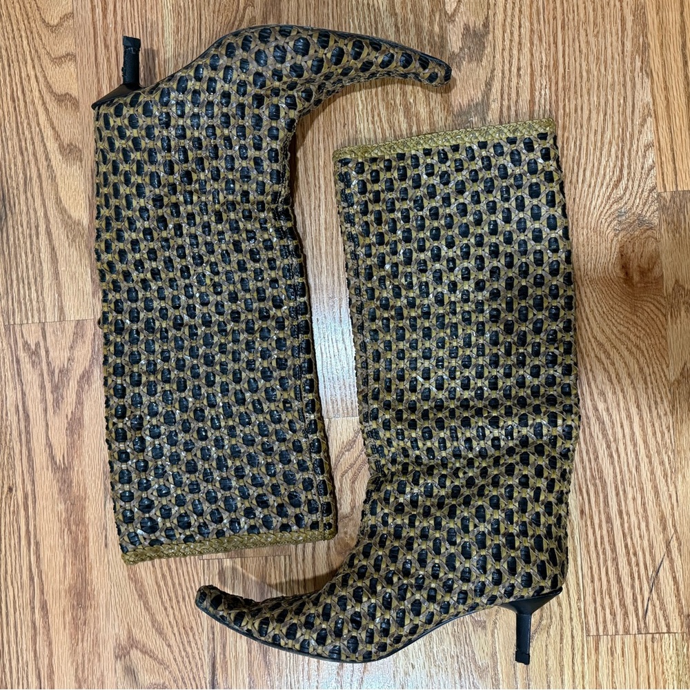 SOLD! 
MIISTA Shelly boot (tall)
size EU 40
(fits size US 8-9.5)